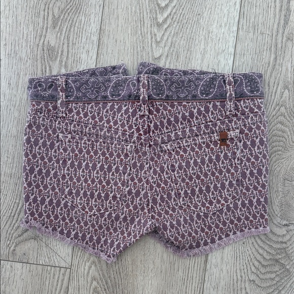 Joe's Jeans Purple Patterned Women's Jean Shorts - Picture 3 of 3